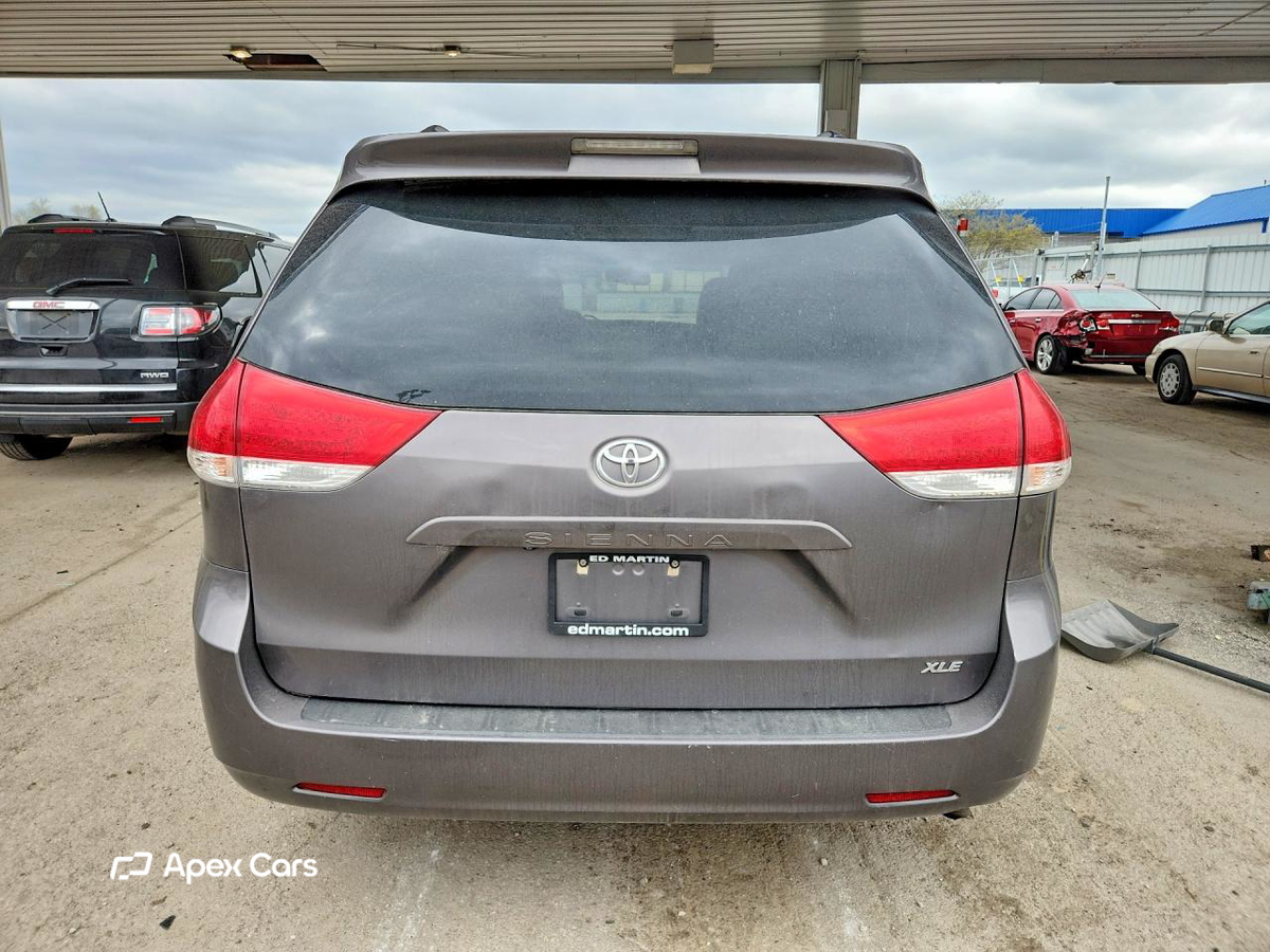 Toyota Sienna 2014