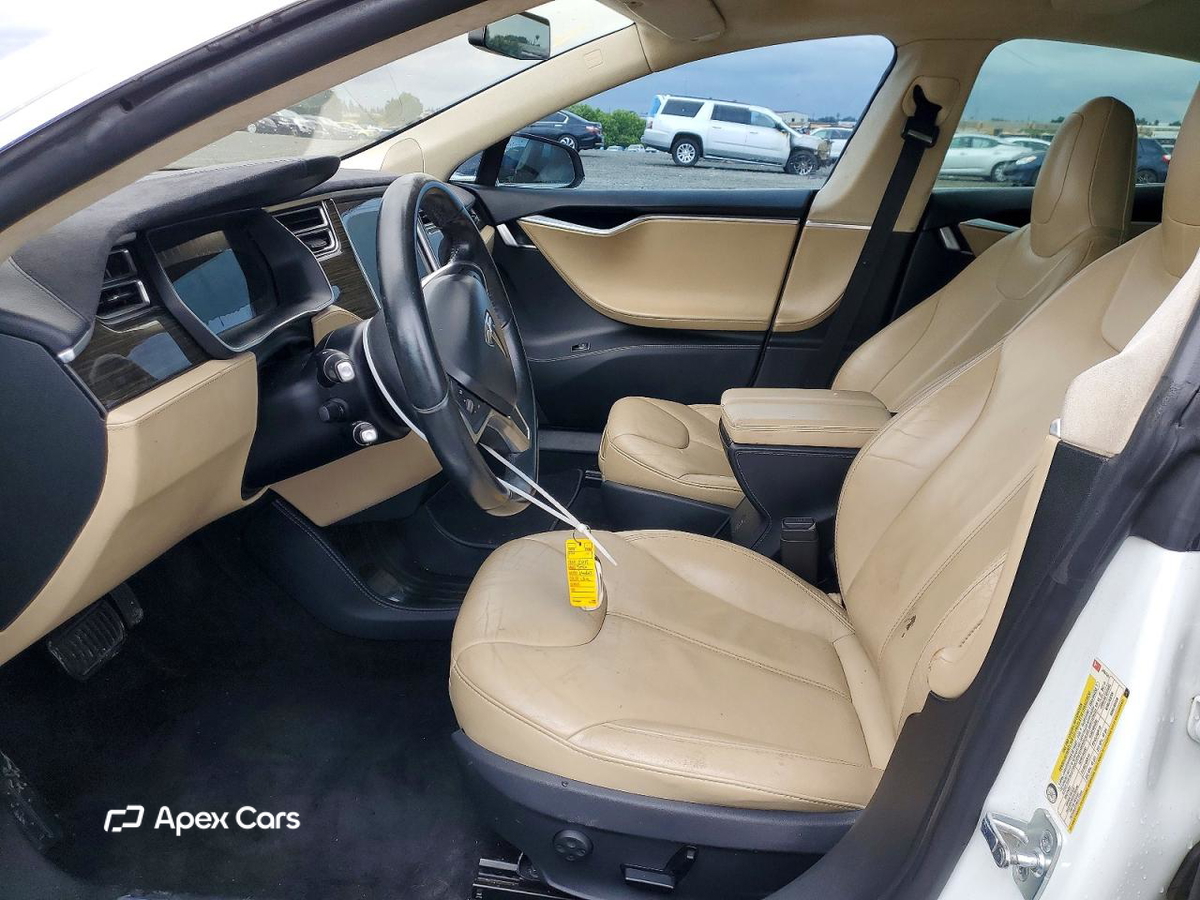Tesla Model S 2015
