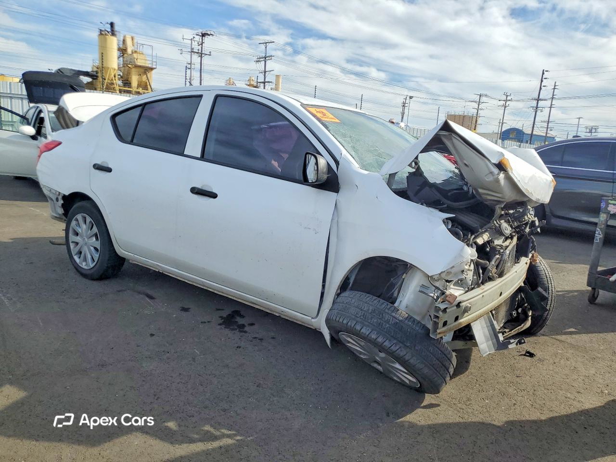 Nissan Versa 2015
