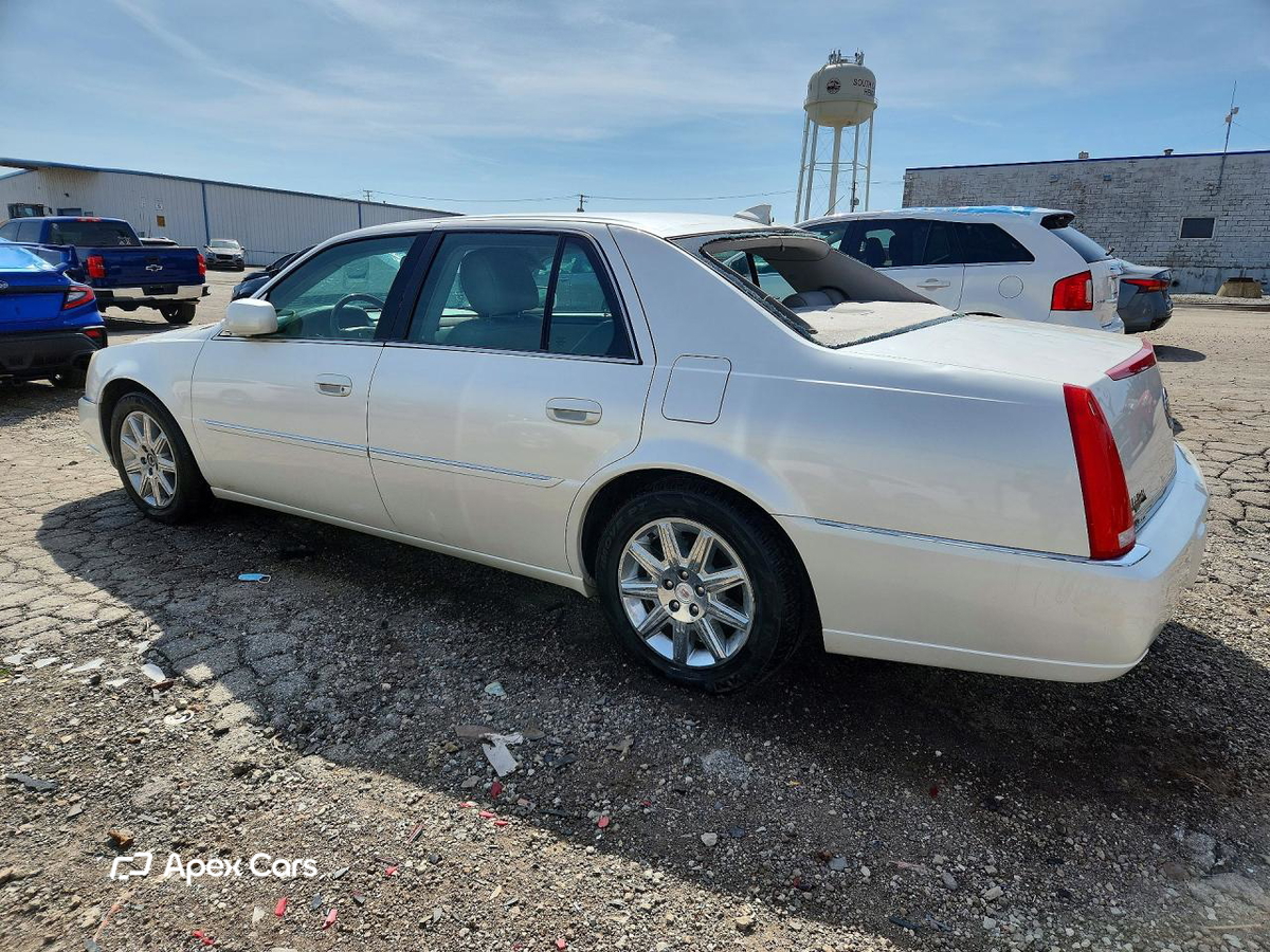 Cadillac DTS 2011