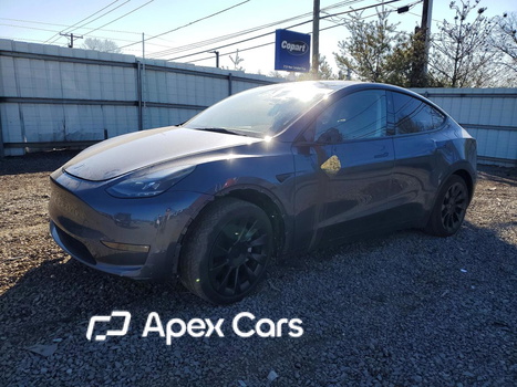 Tesla Model Y 2023 - Image 1 of 5