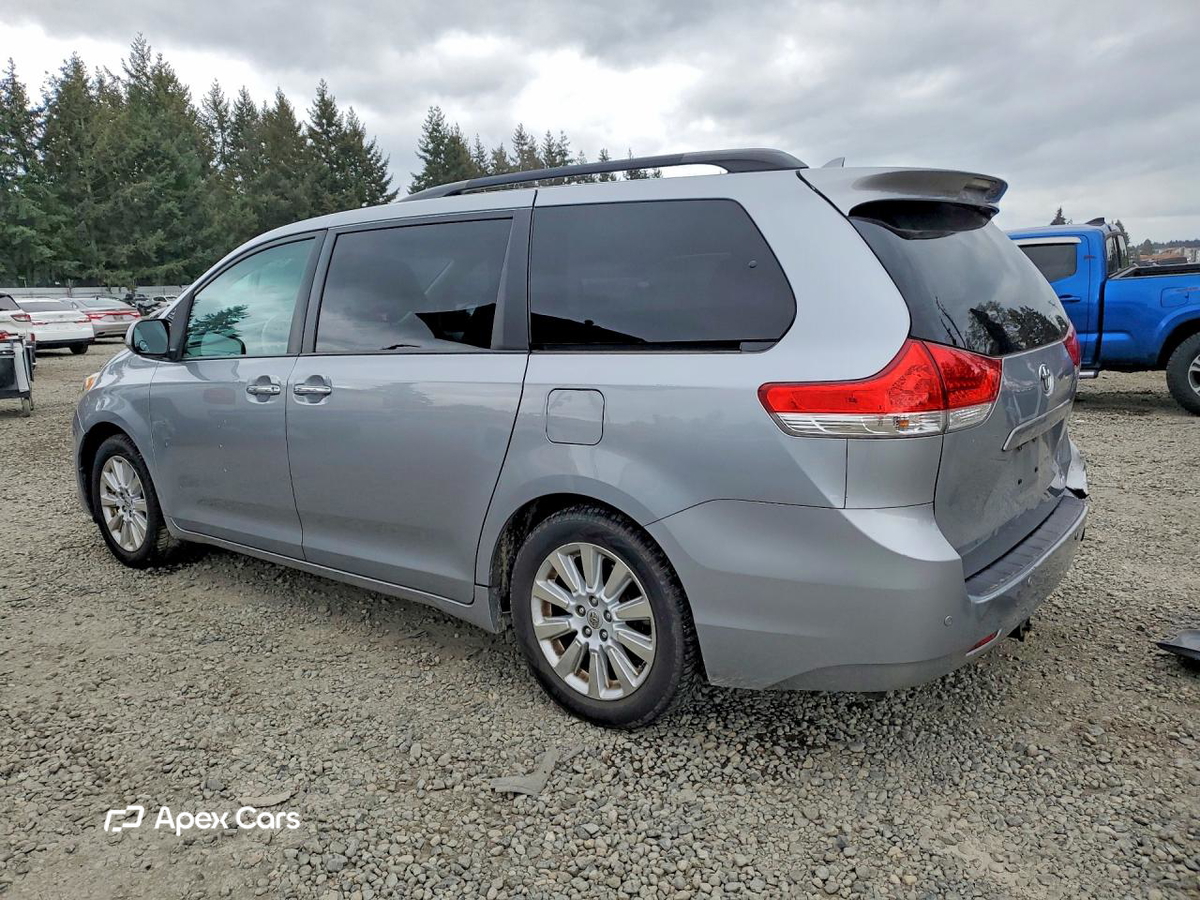 Toyota Sienna 2013