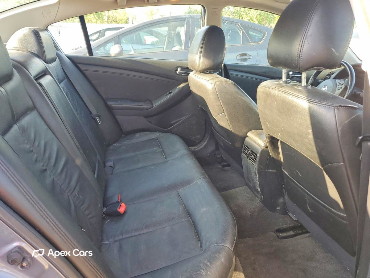 Nissan Altima 2010