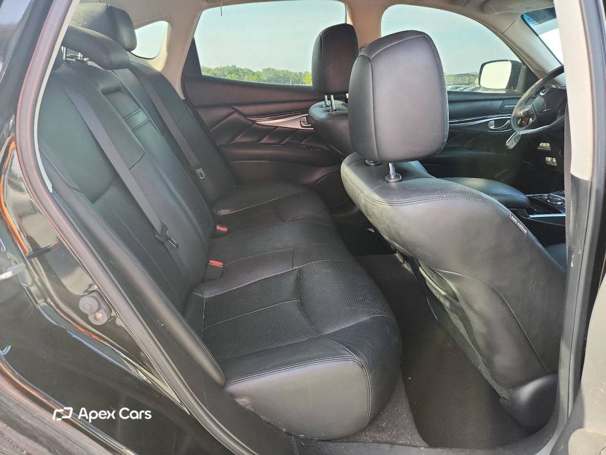 Infiniti M 2013