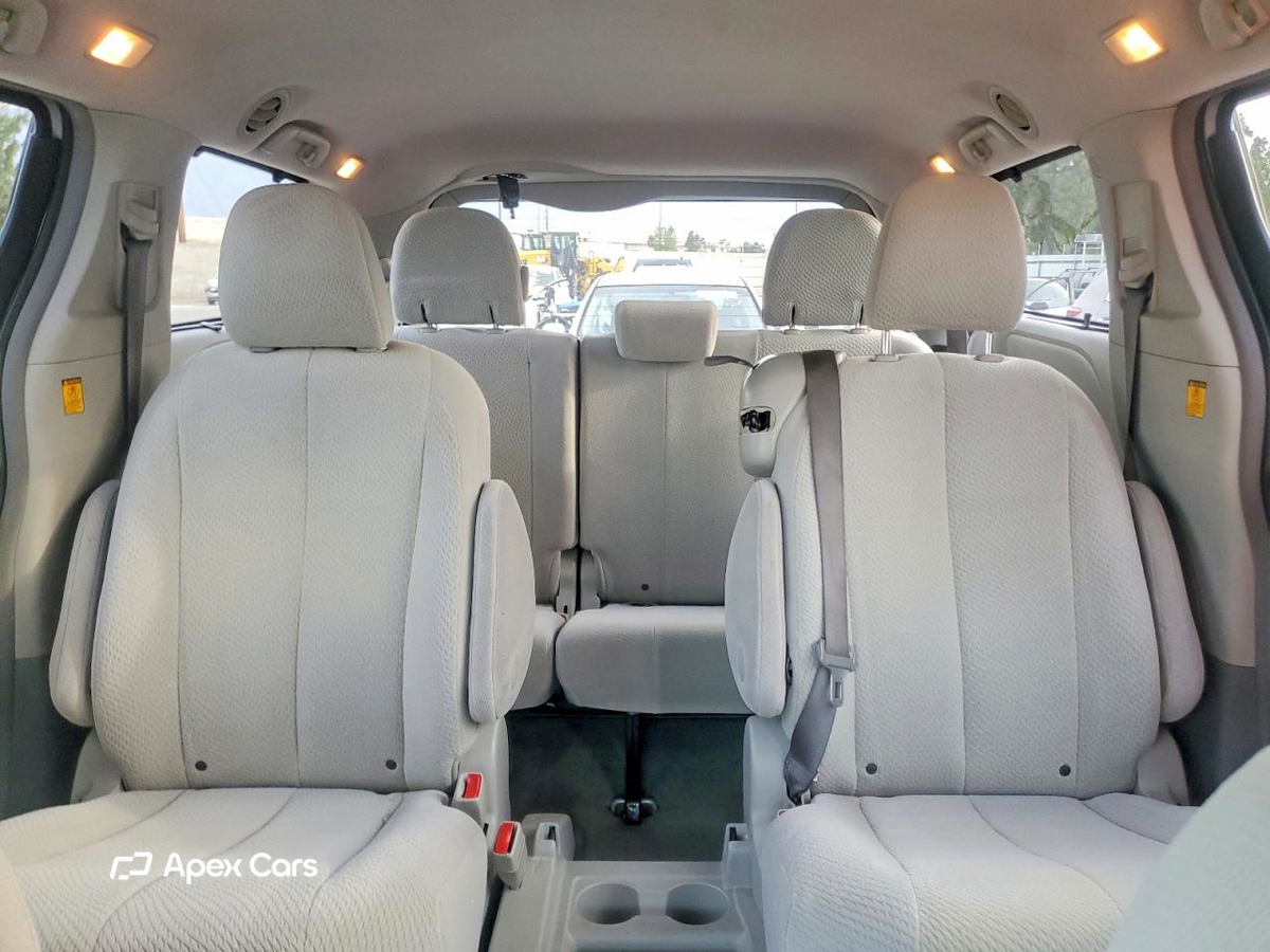 Toyota Sienna 2011