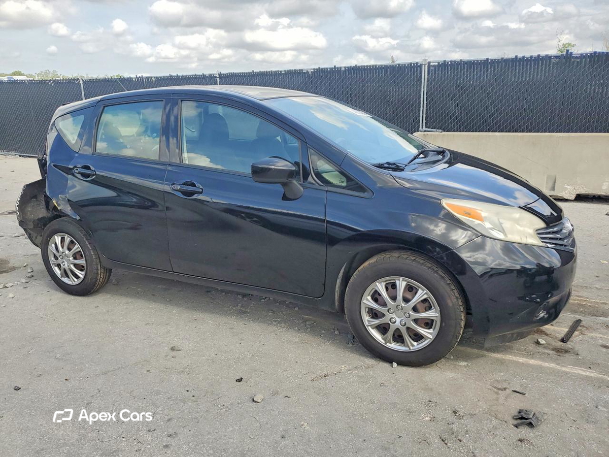 Nissan Versa 2015