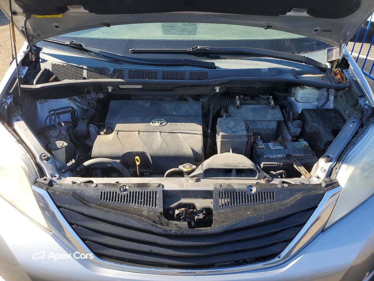 Toyota Sienna 2012