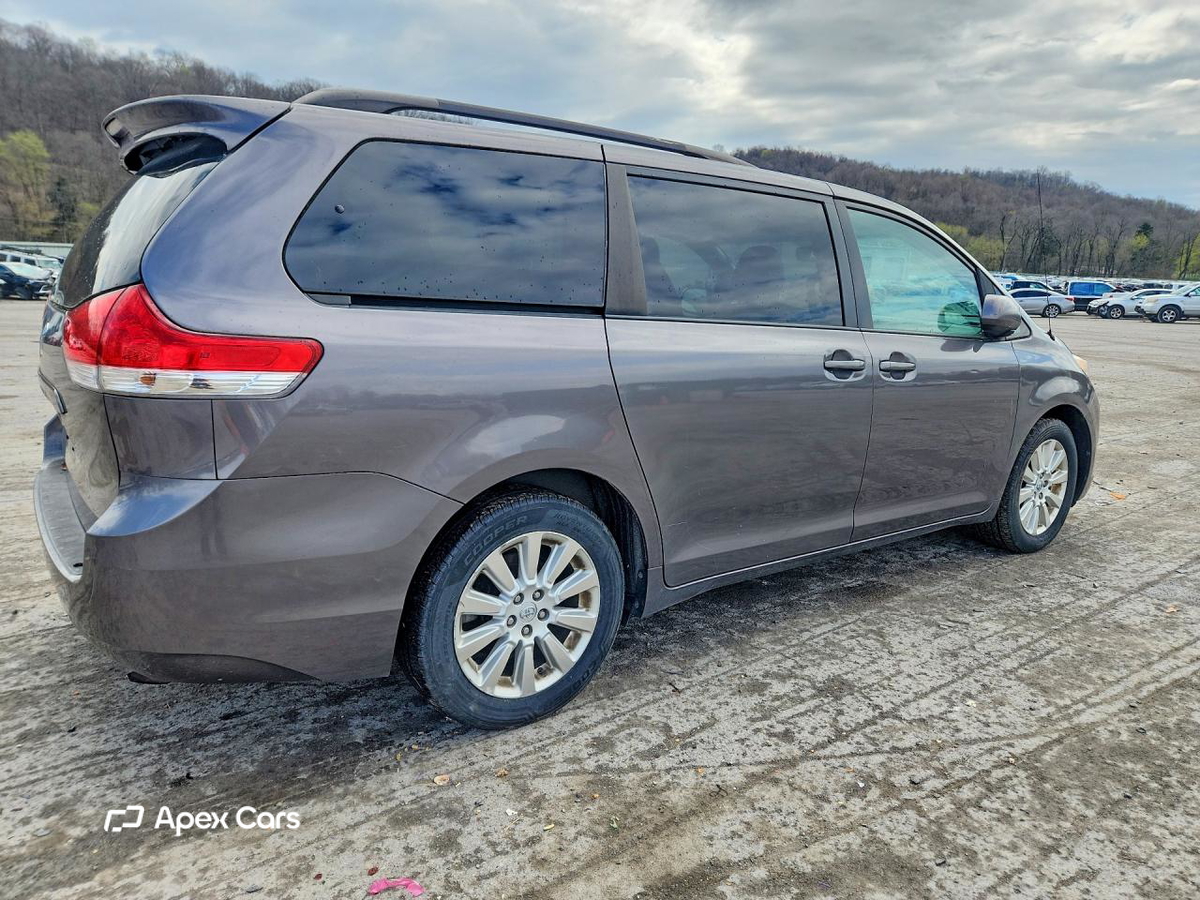 Toyota Sienna 2014