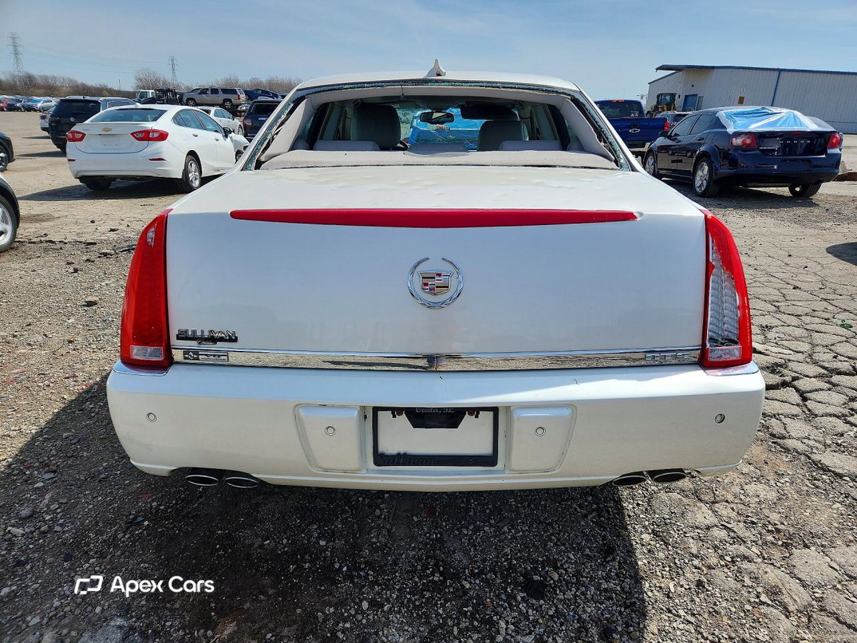 Cadillac DTS 2011