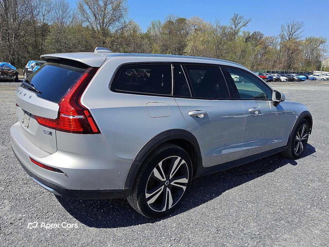 Volvo V60 2025