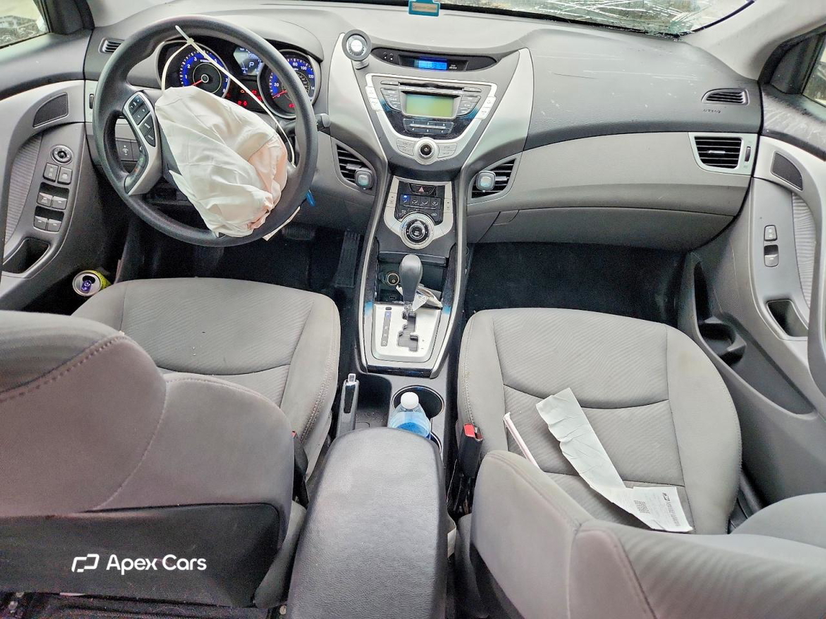 Hyundai Elantra 2012