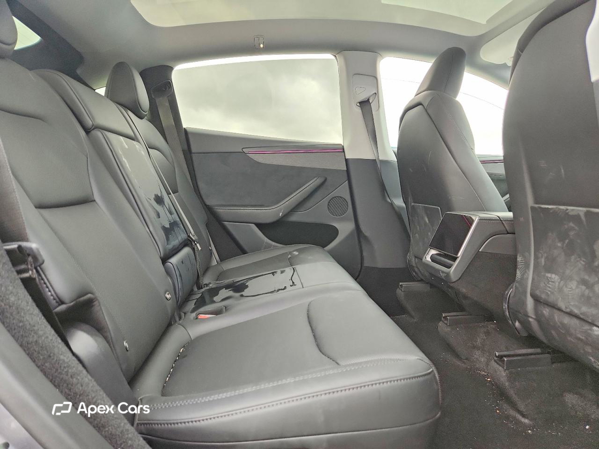 Tesla Model Y 2026