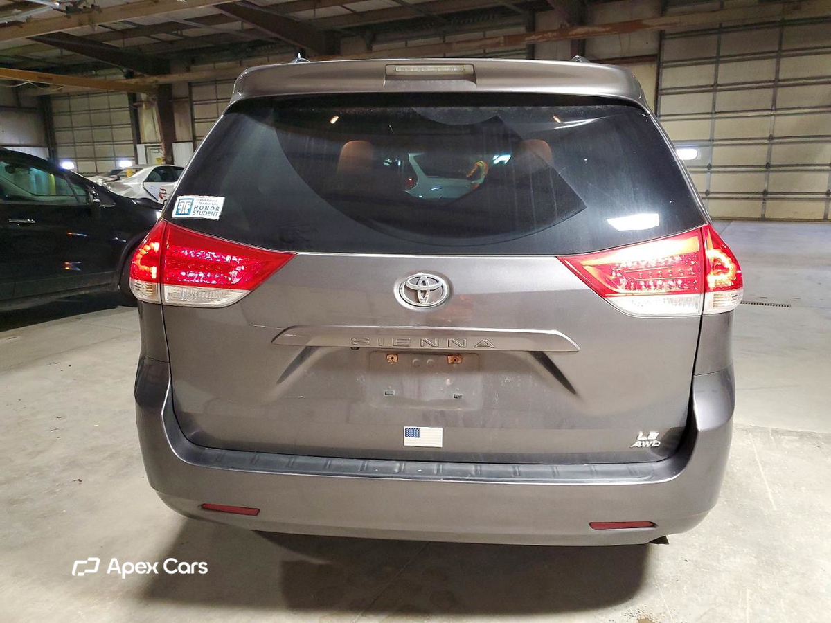 Toyota Sienna 2011