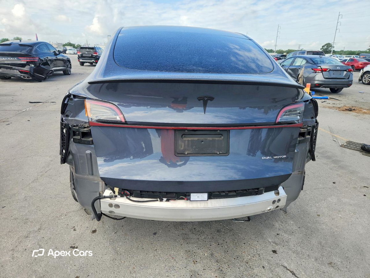 Tesla Model Y 2024
