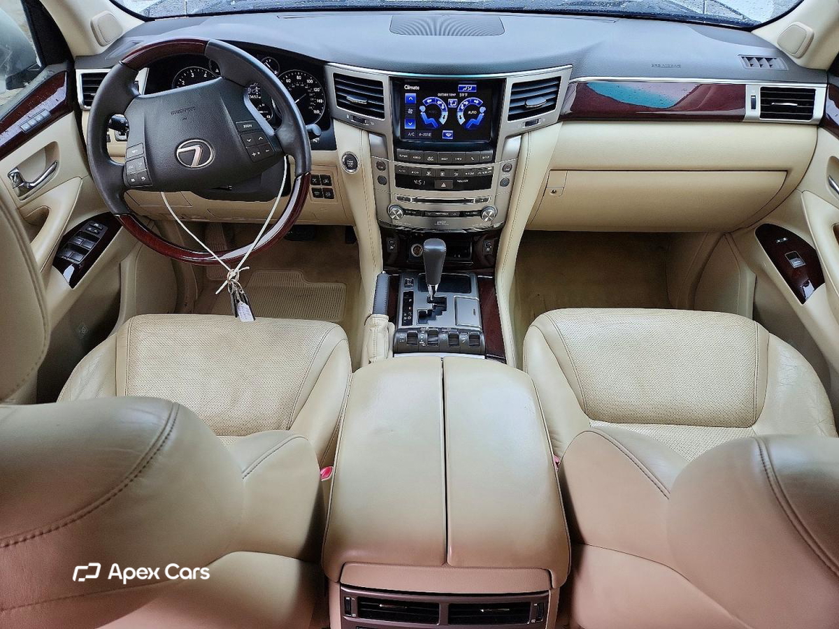 Lexus LX 2013