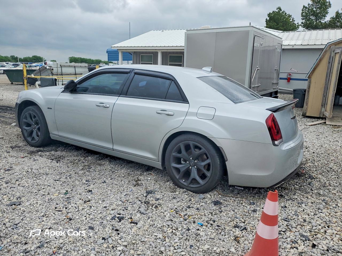 Chrysler 300 2021