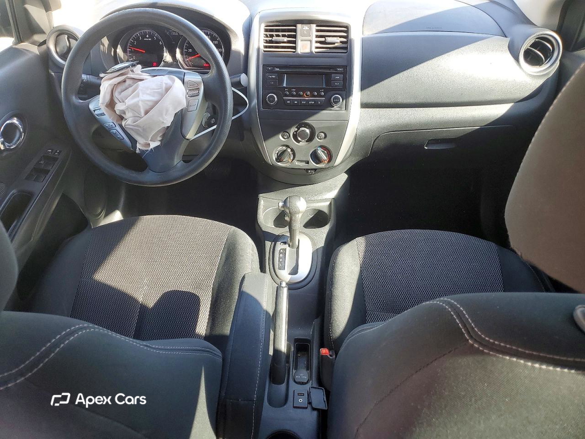 Nissan Versa 2015
