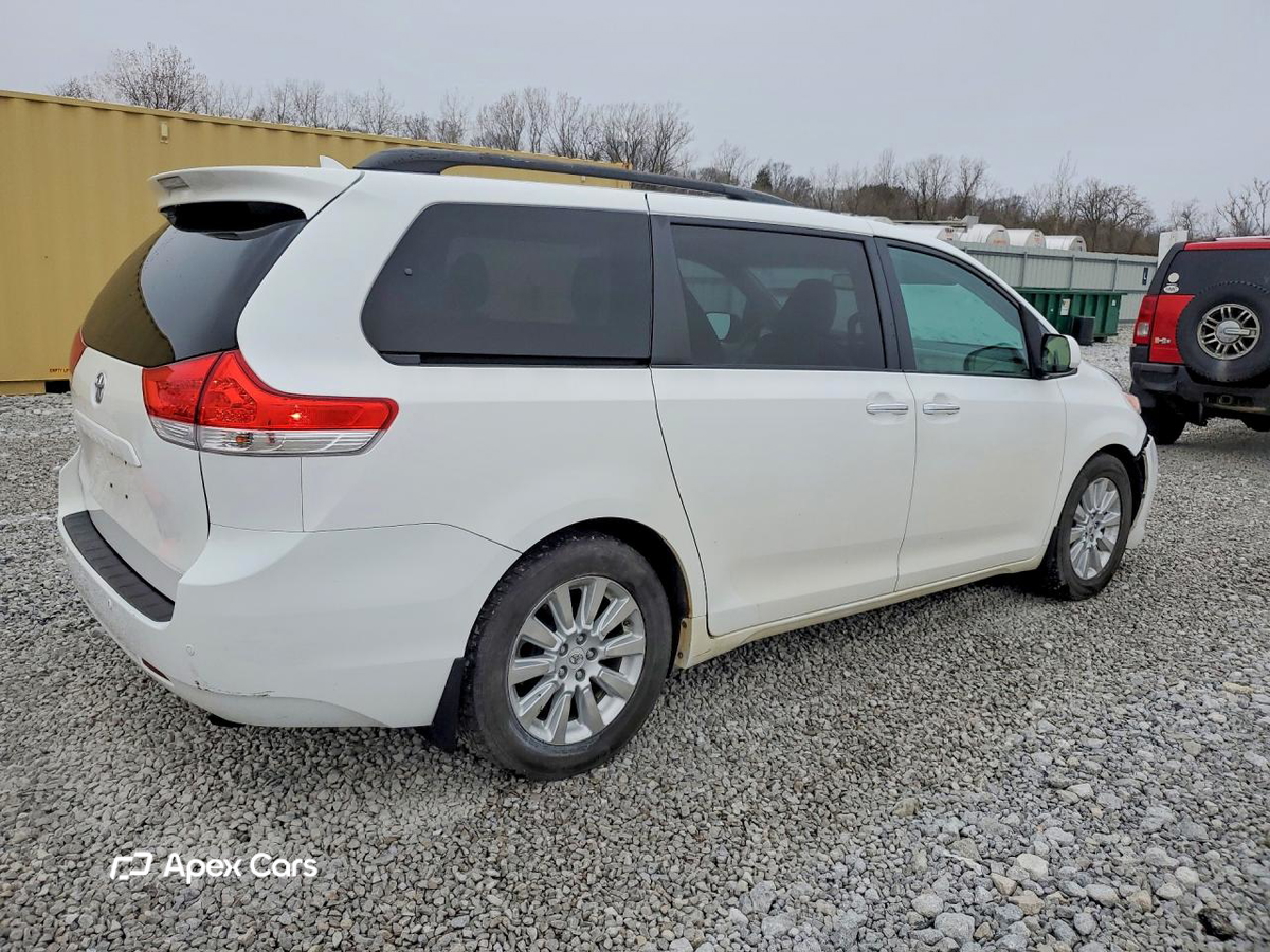 Toyota Sienna 2011