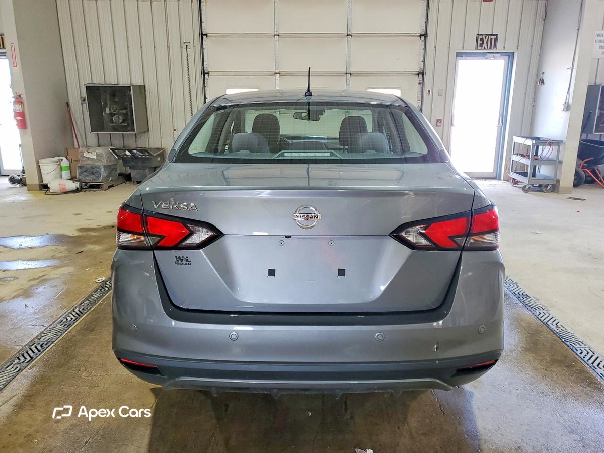 Nissan Versa 2021