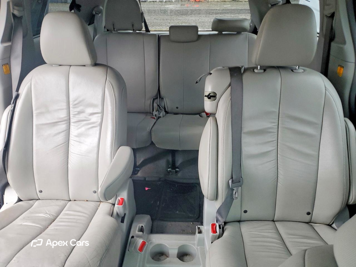 Toyota Sienna 2012