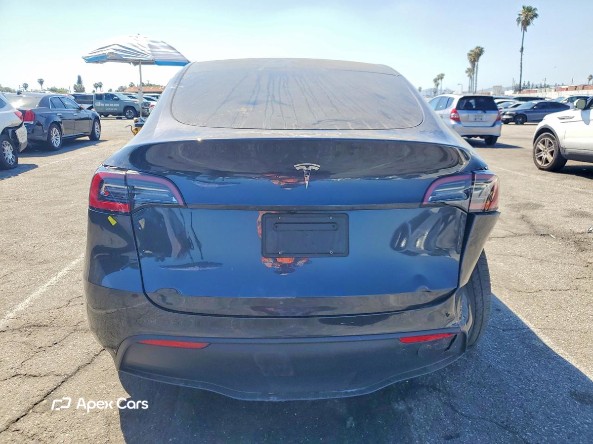 Tesla Model Y 2024