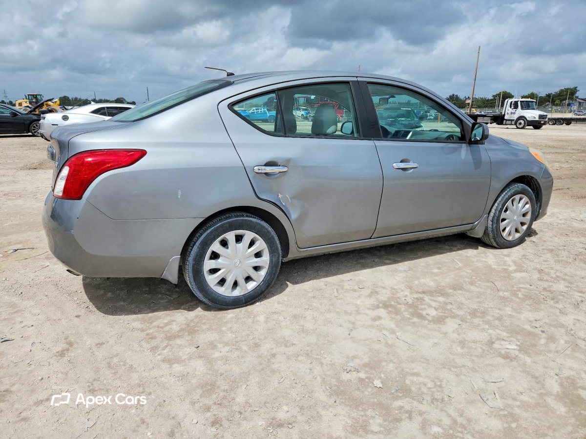 Nissan Versa 2012