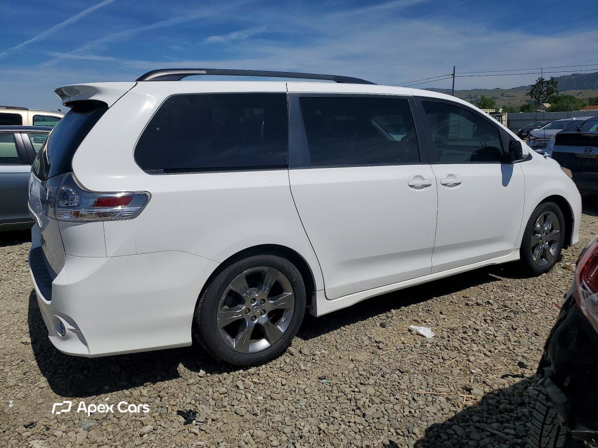 Toyota Sienna 2011