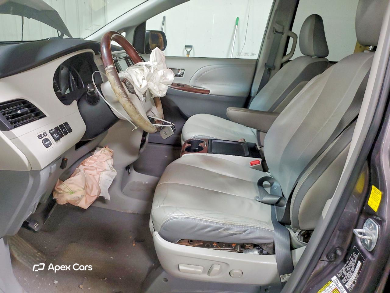 Toyota Sienna 2011