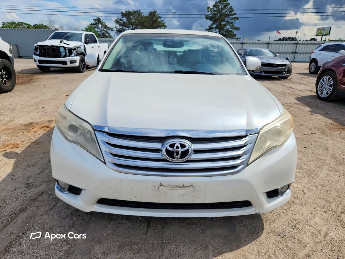 Toyota Avalon 2011