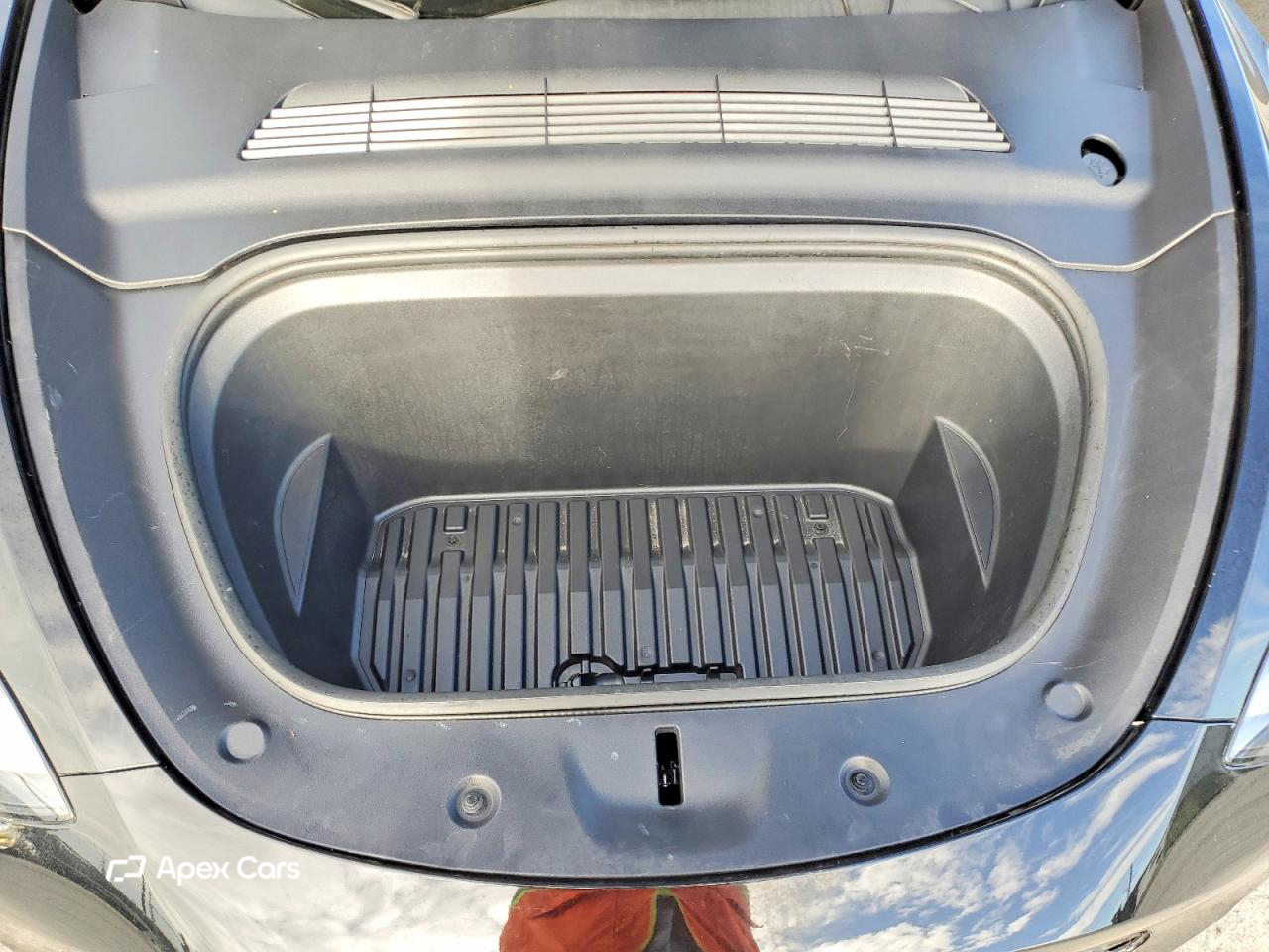 Tesla Model Y 2025
