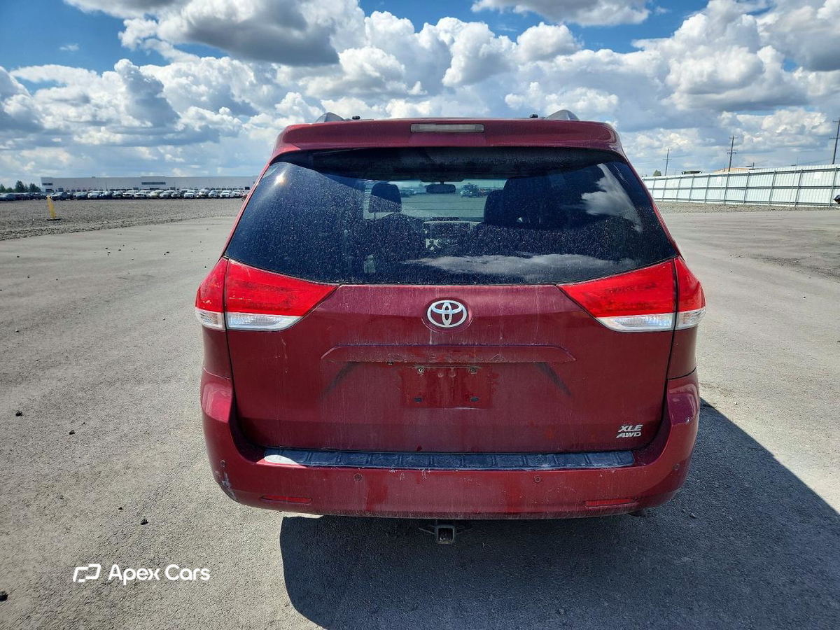Toyota Sienna 2012