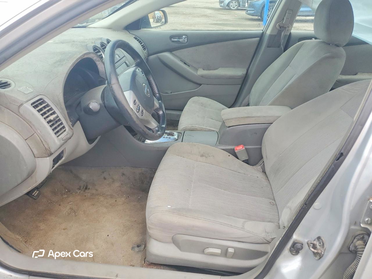 Nissan Altima 2010