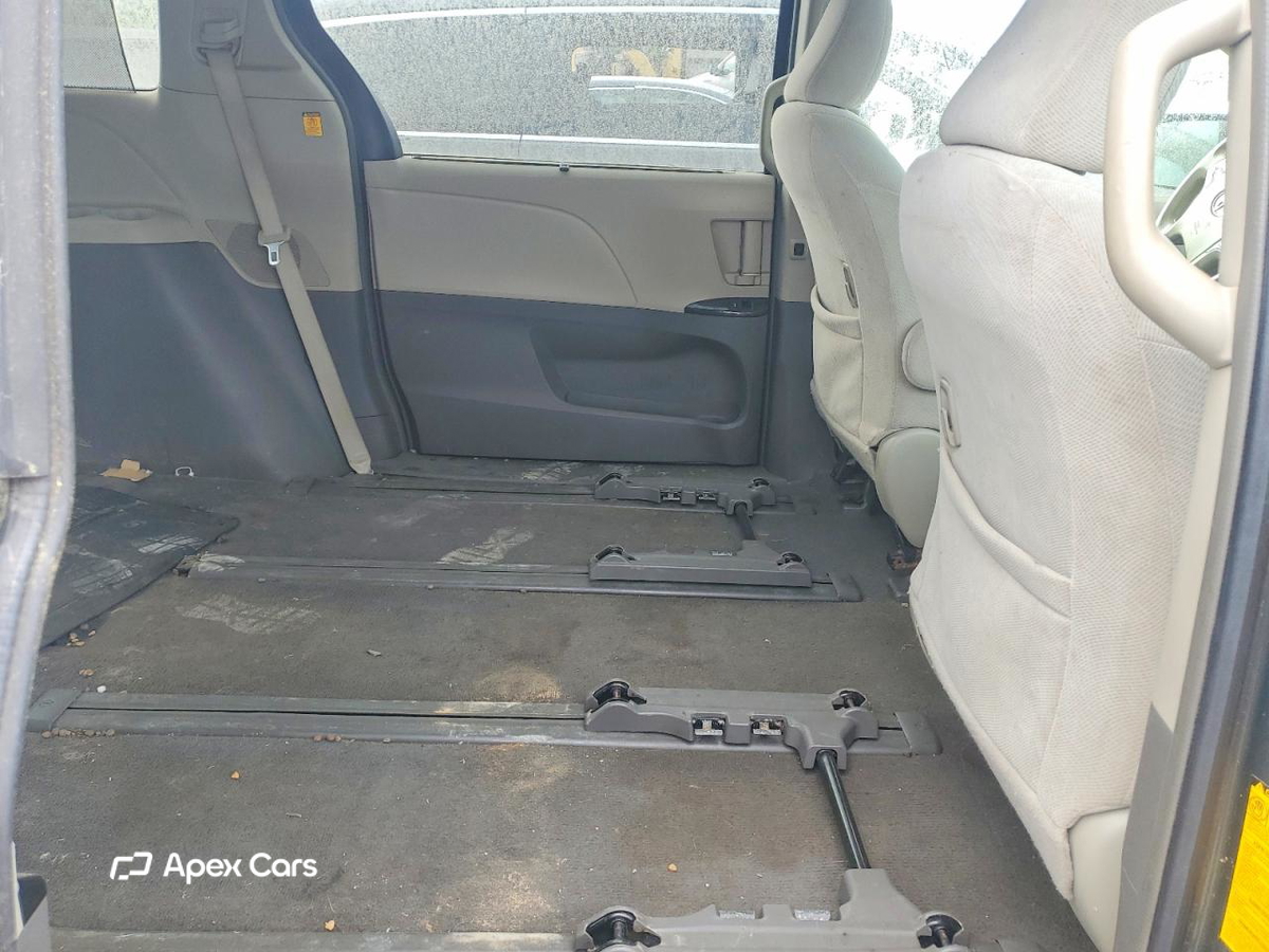 Toyota Sienna 2011