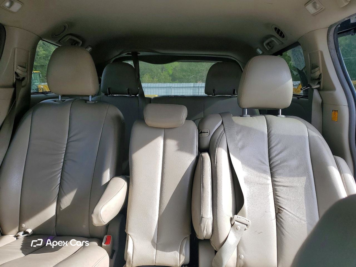 Toyota Sienna 2011