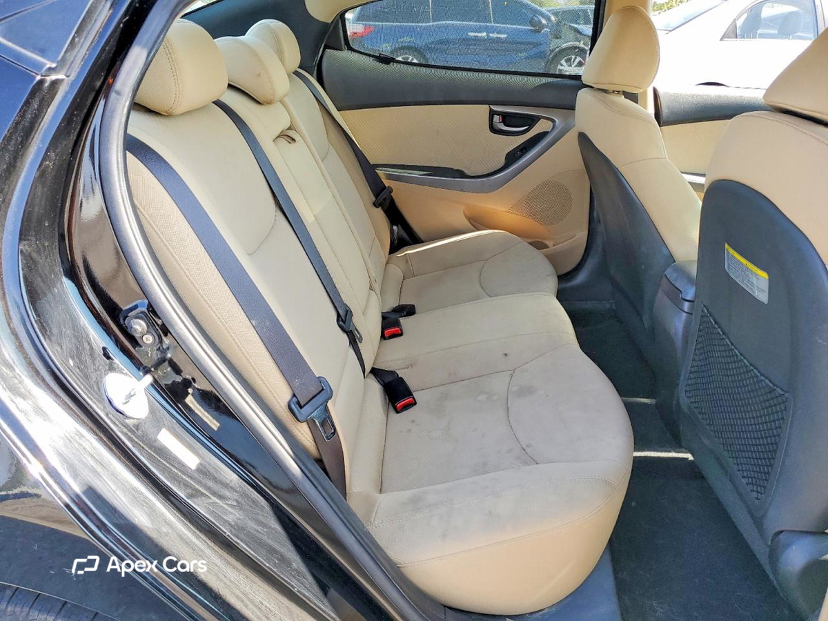 Hyundai Elantra 2012