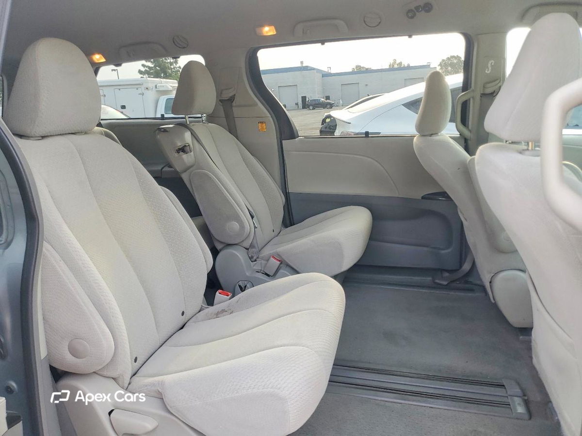 Toyota Sienna 2011