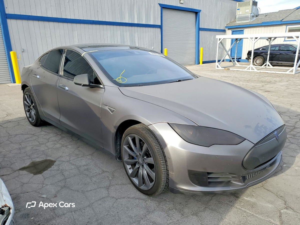 Tesla Model S 2015