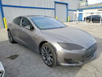 Tesla Model S 2015