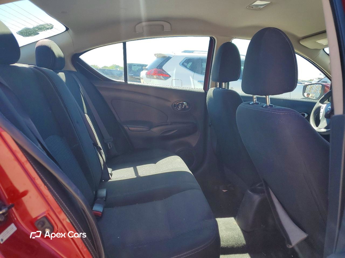 Nissan Versa 2015