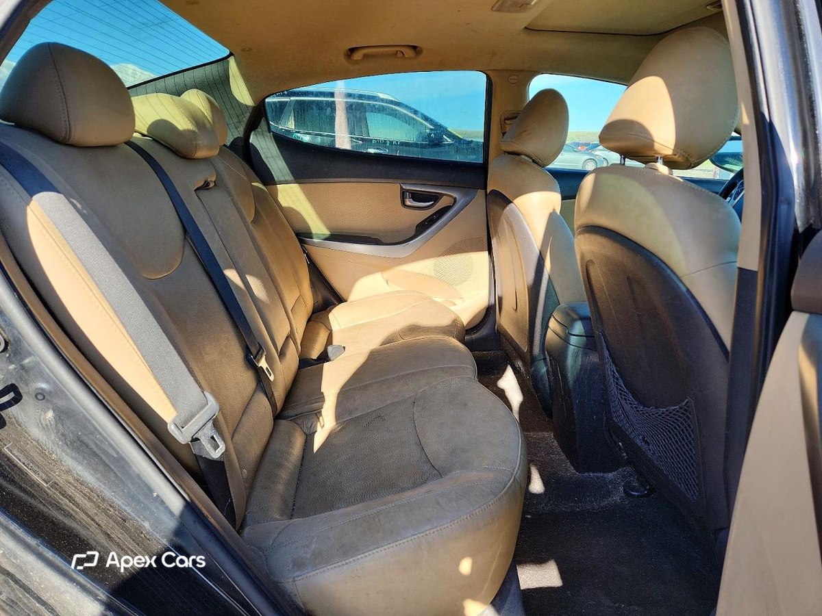 Hyundai Elantra 2012