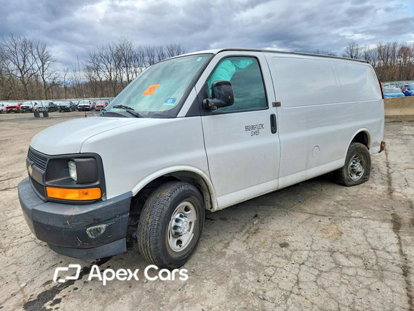 Chevrolet Express 2017 - Image 1 of 13