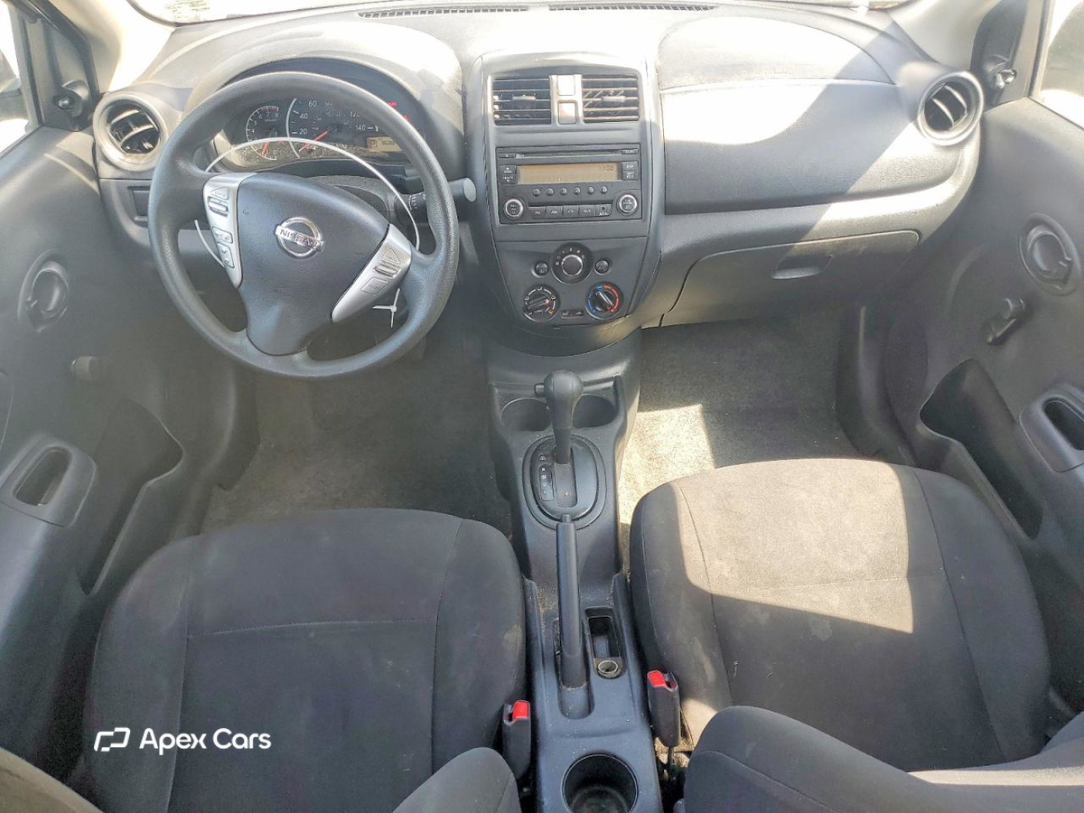 Nissan Versa 2015