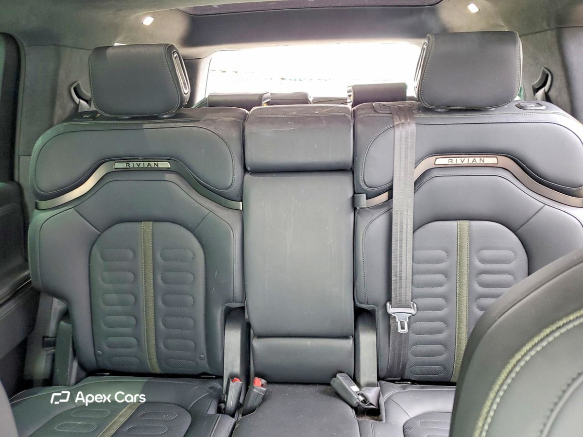 Rivian R1S 2024