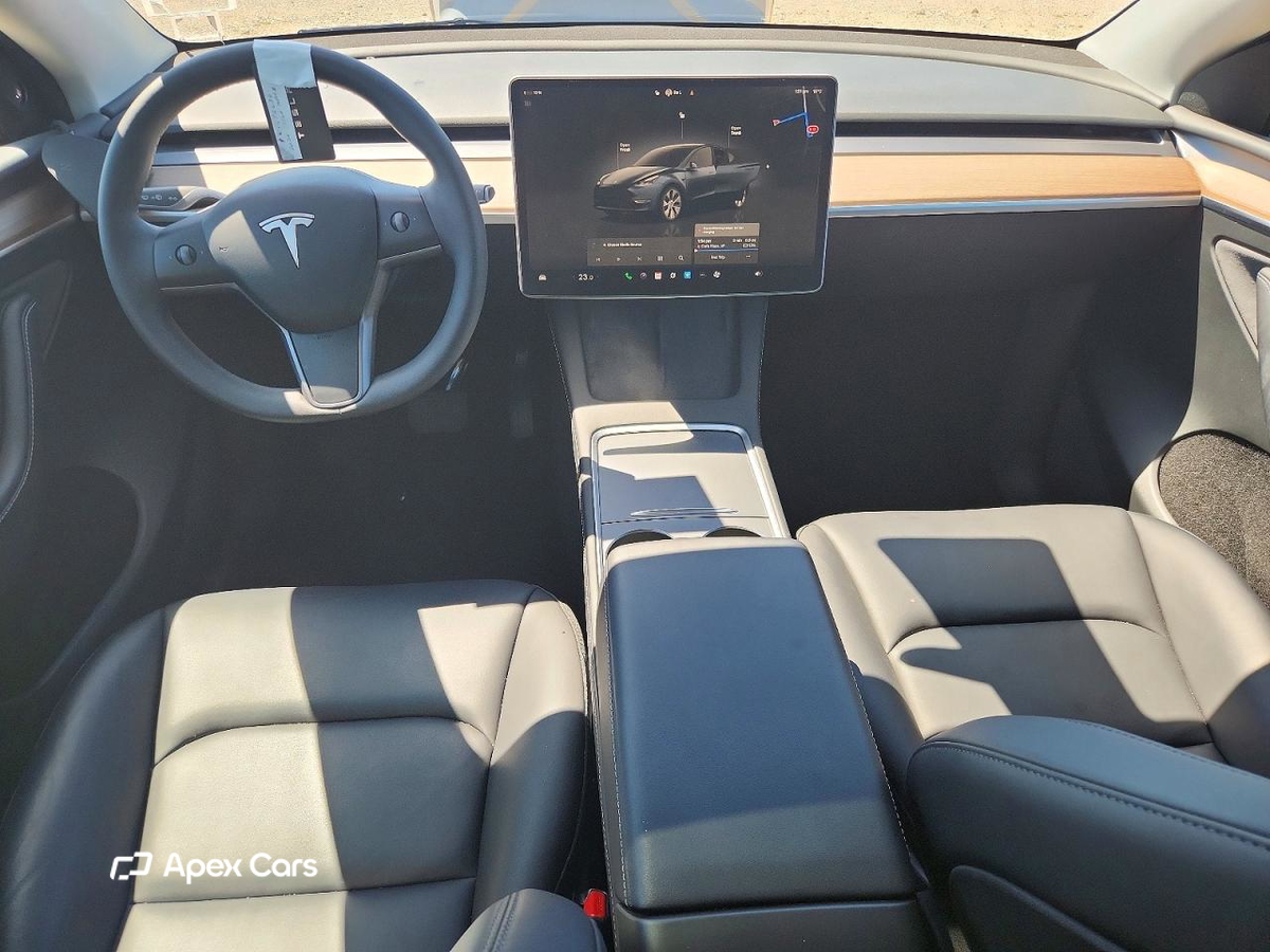 Tesla Model Y 2024