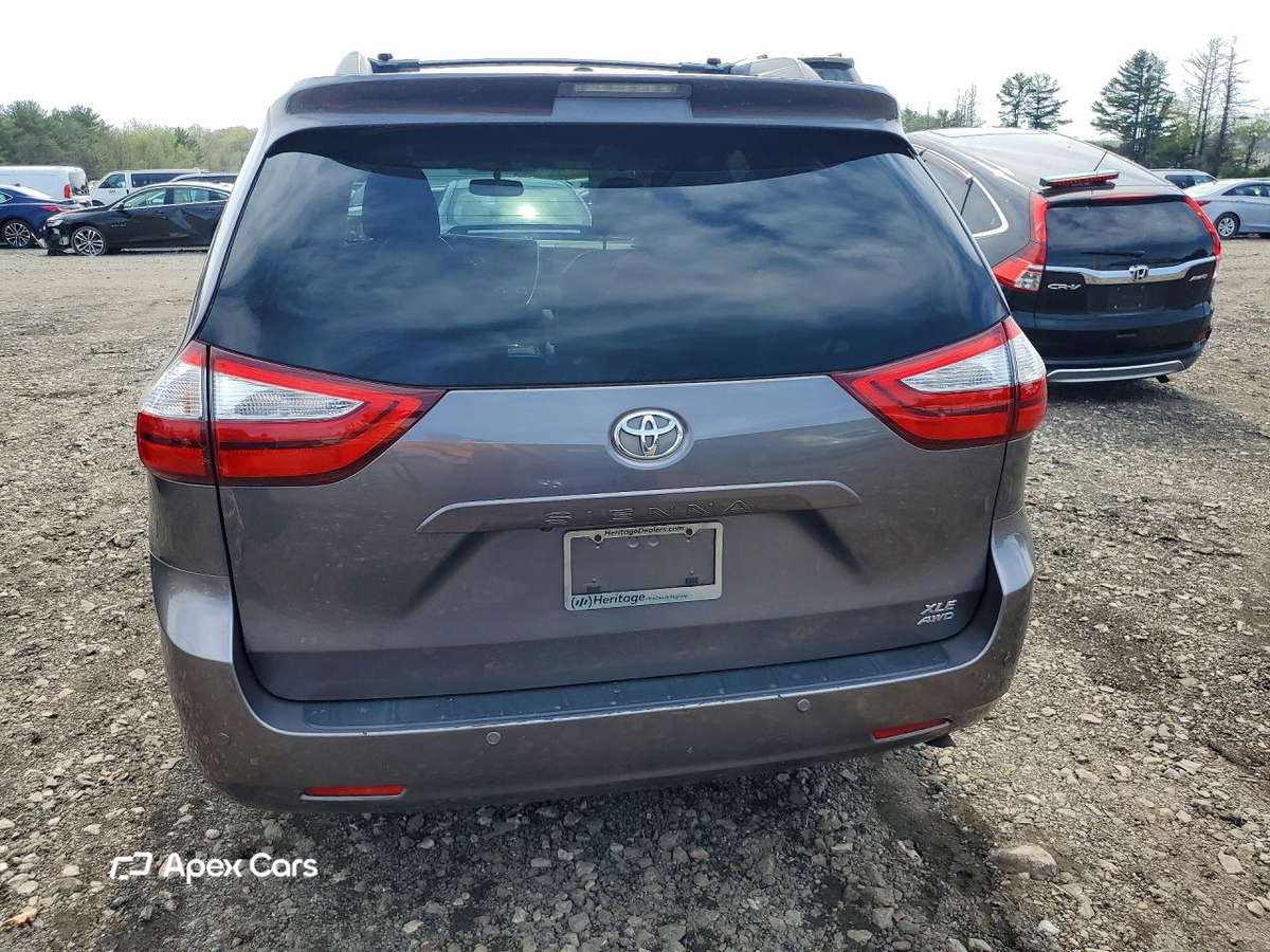 Toyota Sienna 2015