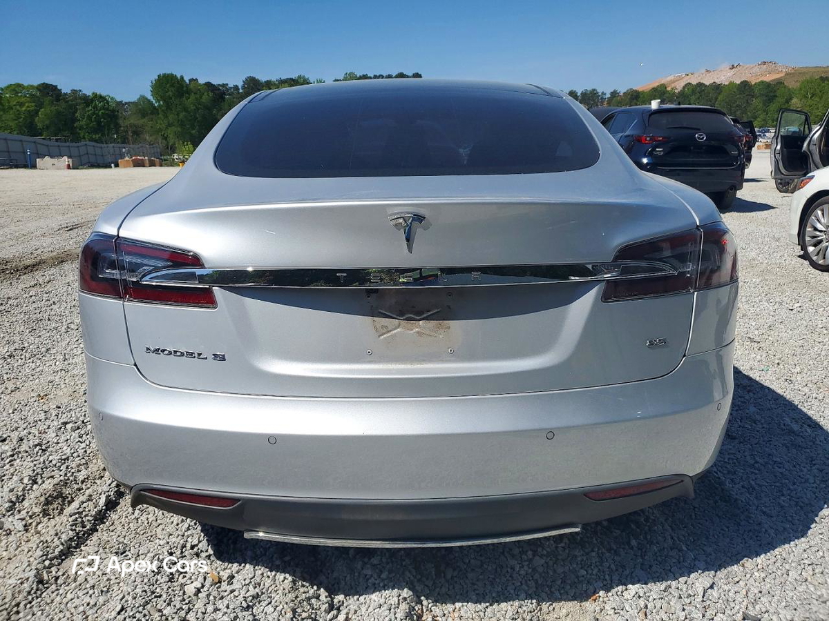 Tesla Model S 2015
