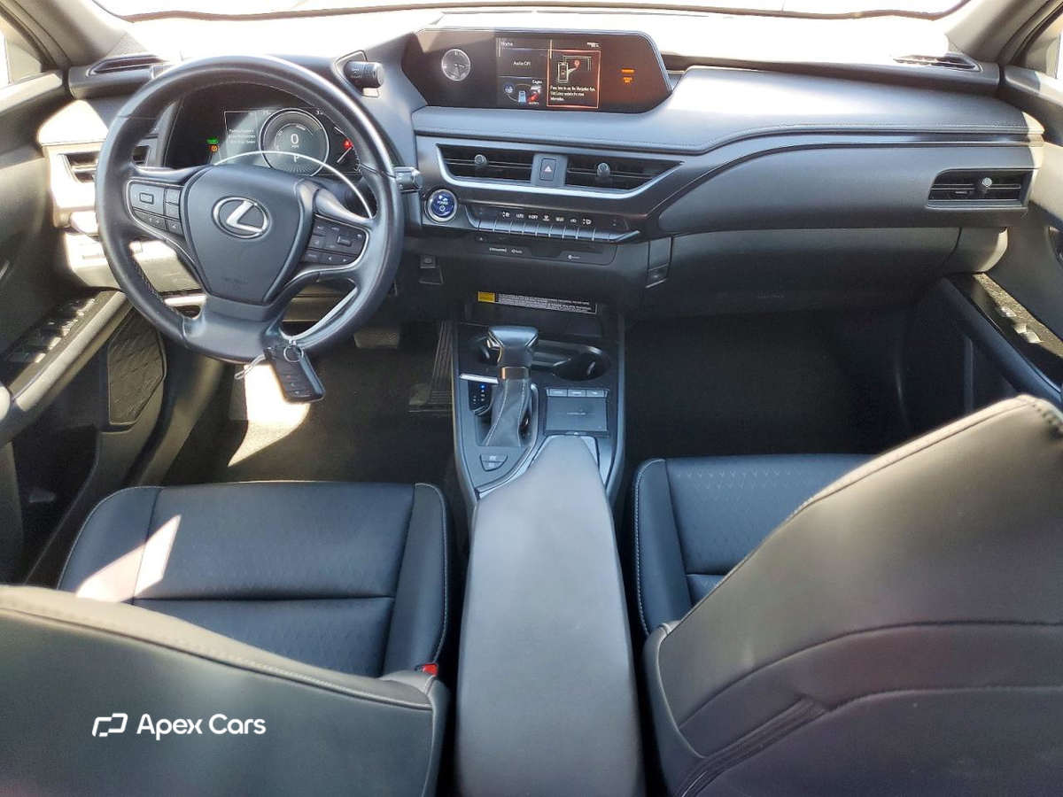 Lexus UX 2021