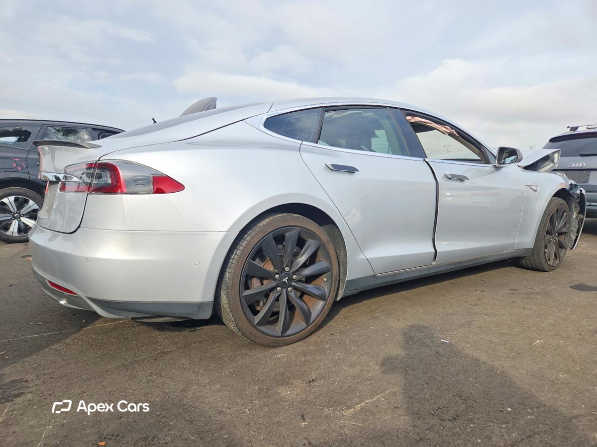 Tesla Model S 2015
