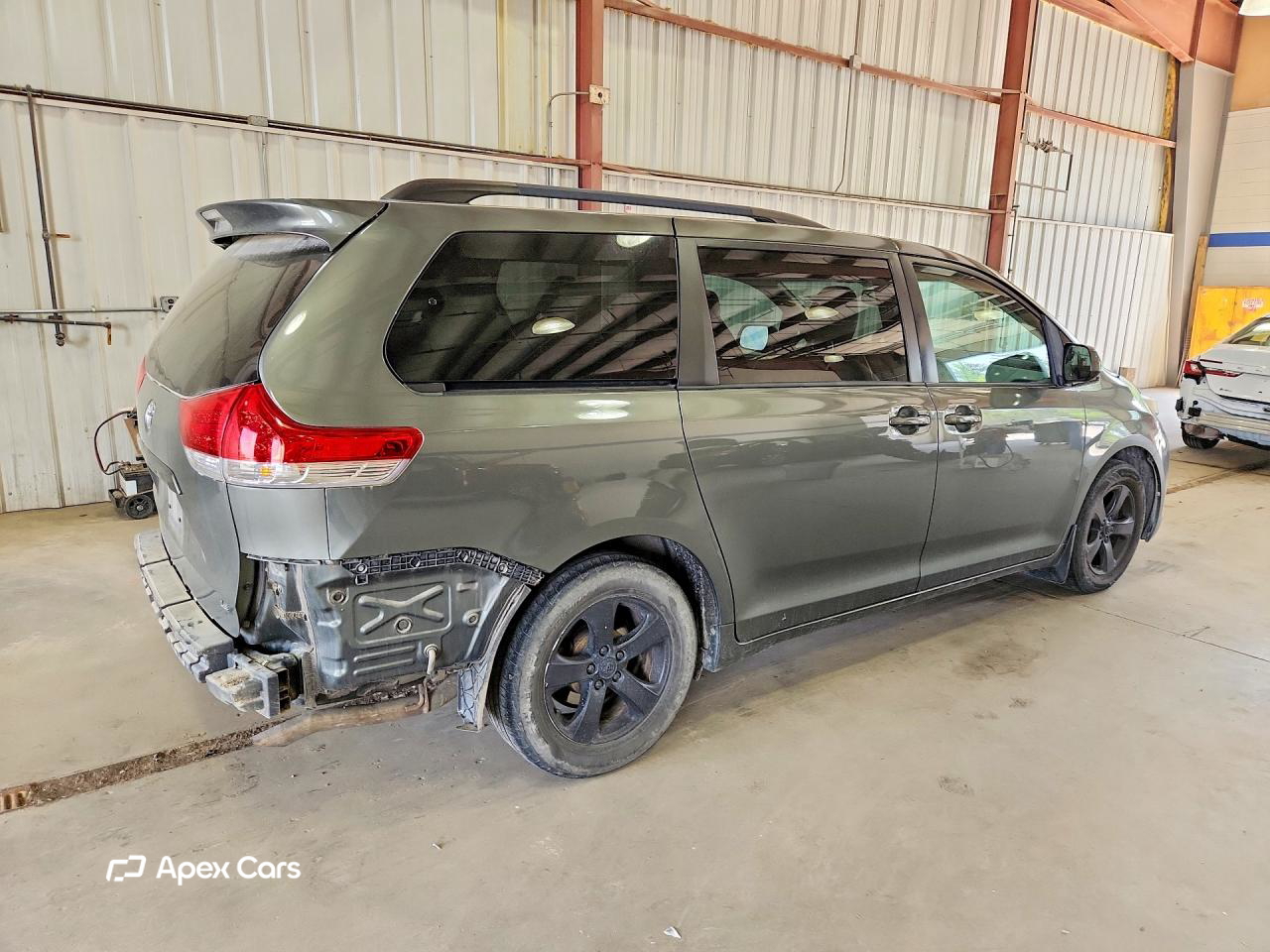 Toyota Sienna 2011