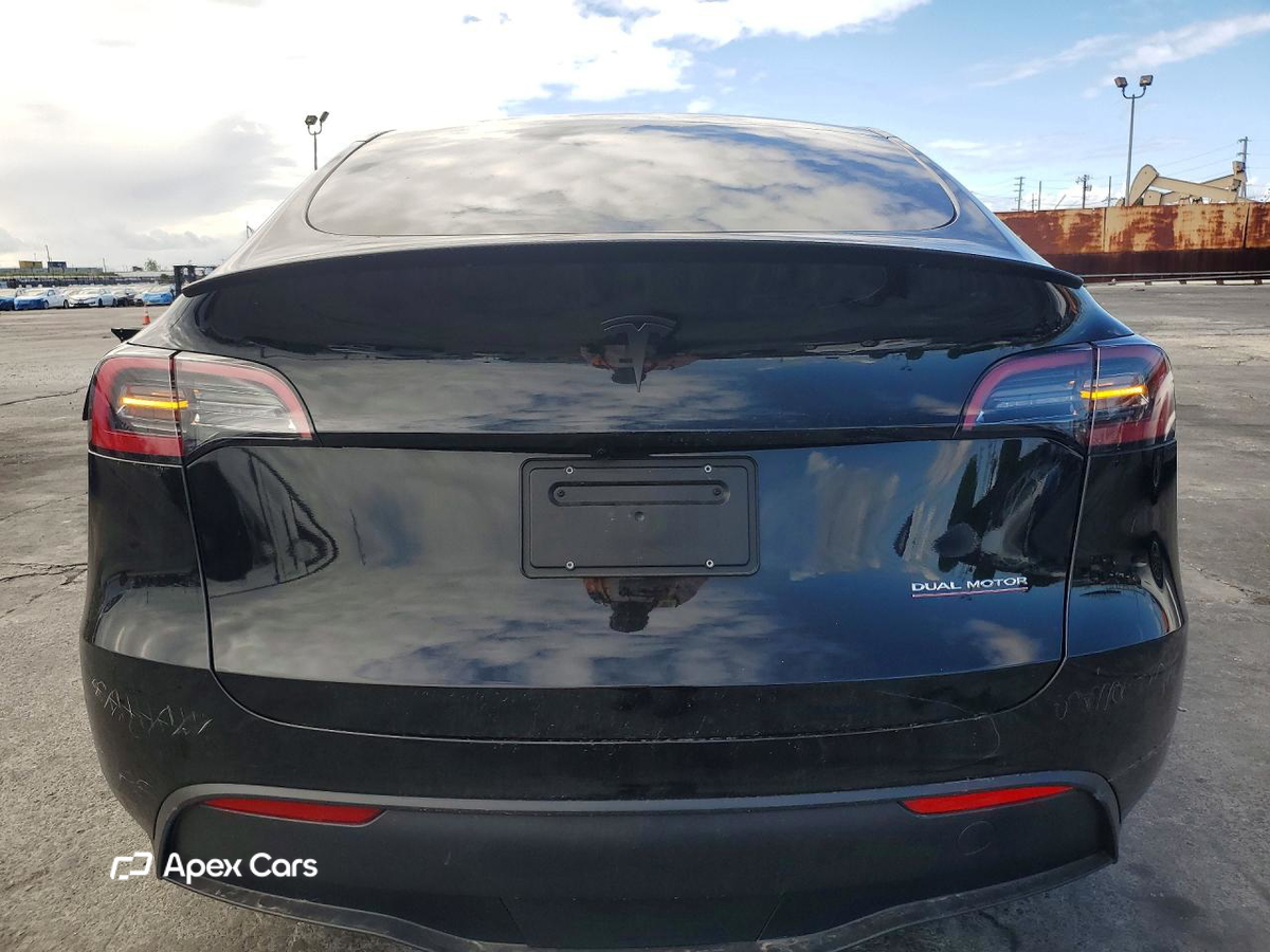 Tesla Model Y 2025